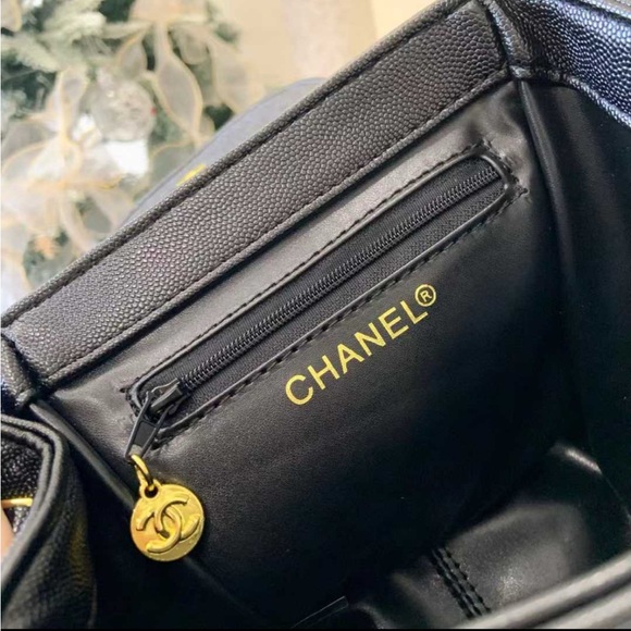 New in box CHANEL MAKEUP Black 2 Way Bag or Backpack - Picture 9 of 12